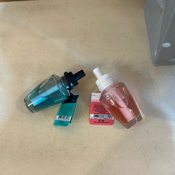 NWT Bath & Body Works Wallflowers essential oil diffuser refills - Picture 3 of 5